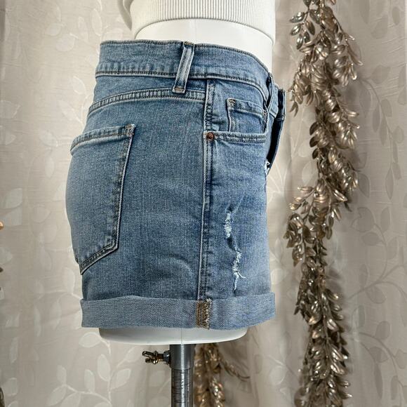 Old Navy Women’s Size 6 Boyfriend Denim Shorts Light Wash Distressed - Picture 7 of 10